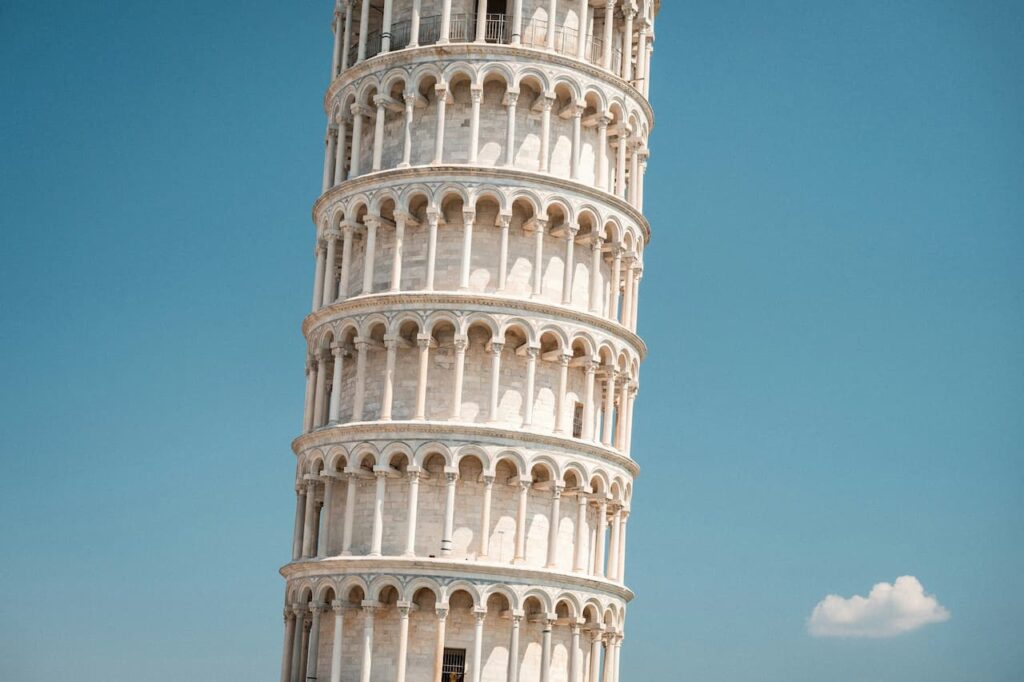 gdzie znajduje się wieża w pizie i jak się tam dostać